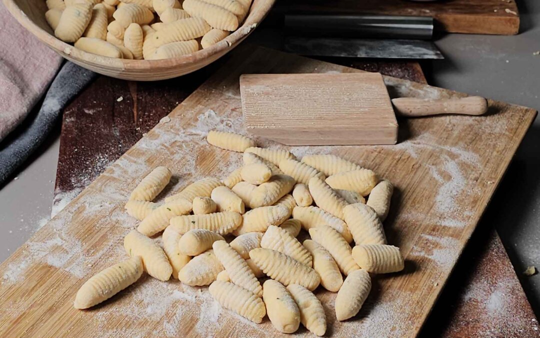 Paradicsomos, bazsalikomos tésztás gnocchi, zöldségkrémmel, sült csirkemellel
