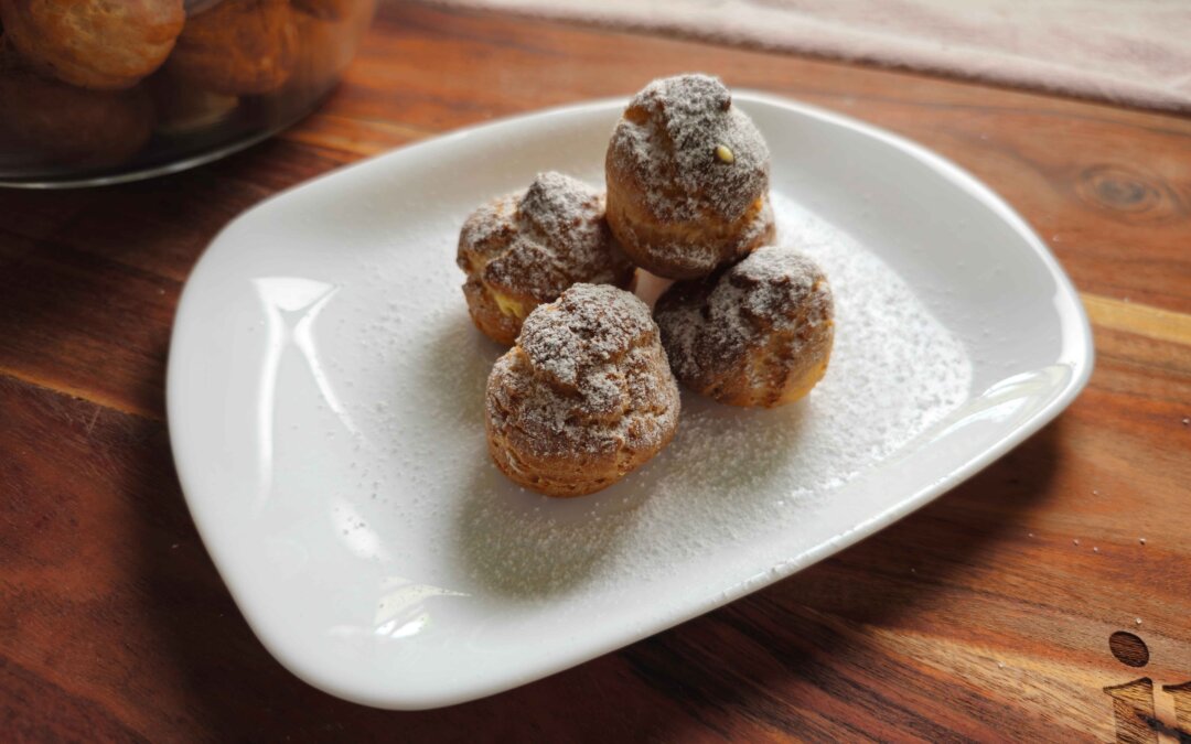 Profiterole filled with vanilla whipped cream